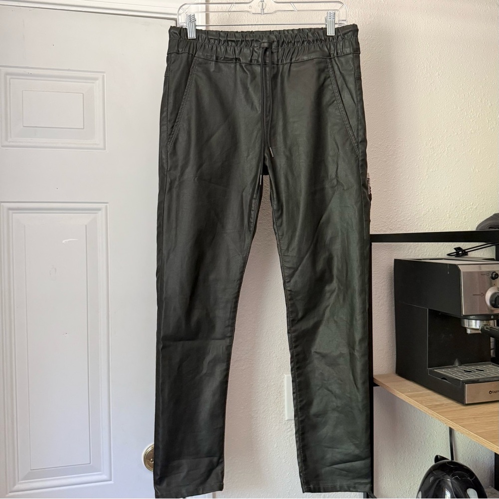 BEVY FLOG black cotton Lycra blend pu waxed pleather tapered cropped slim pant